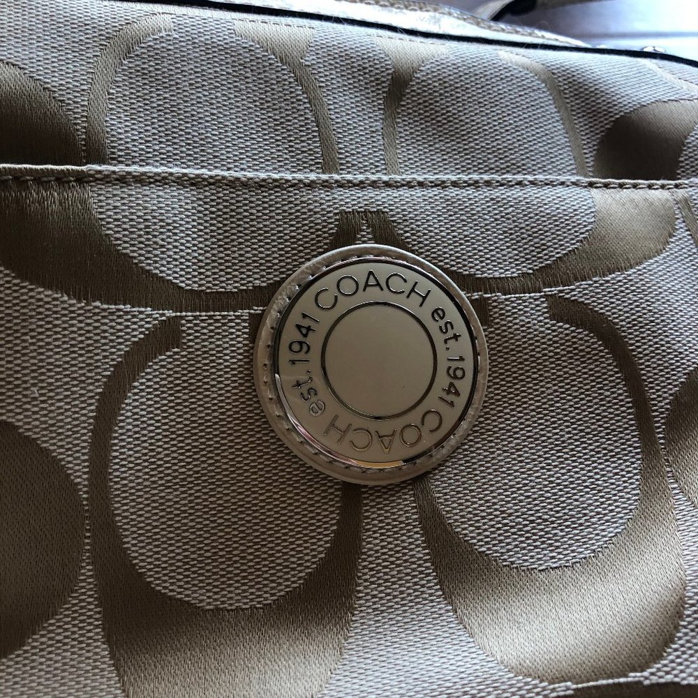 Coach Dipper Bag Logo Pattern - image 3